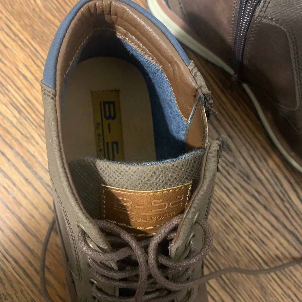 Boots - Picture 4 of 5